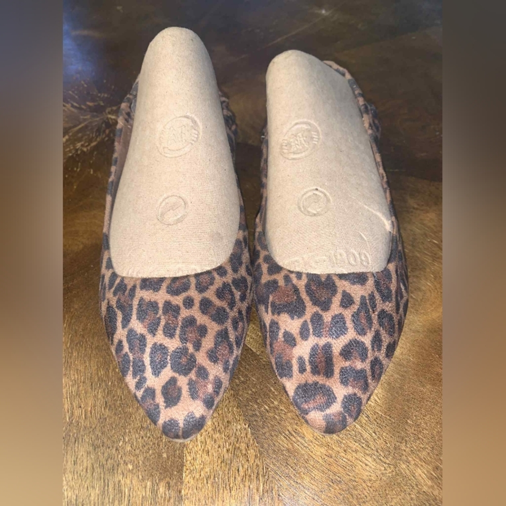 Kaari Blue Women's 7.5 Leopard Print Women's Flats Pointed Toe Business Casual